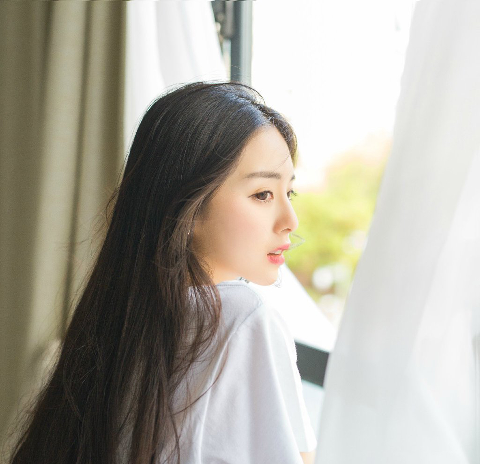 “伏德？”吕布嘴角泛起一抹微笑：“我也有此想法，不过如何用，却该好好斟酌一下，不过我觉得，那块王印也该收回来了，蜀中一下，也是时候封王了，而且也能给刘备跟曹操之间添些堵！文和以为如何？”